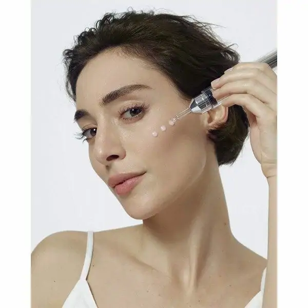 L'Oreal Sérum Hyaluronique Revolumisant Revitalift... 2 L'Oreal Sérum Hyaluronique Revolumisant Revitalift... – Image 2